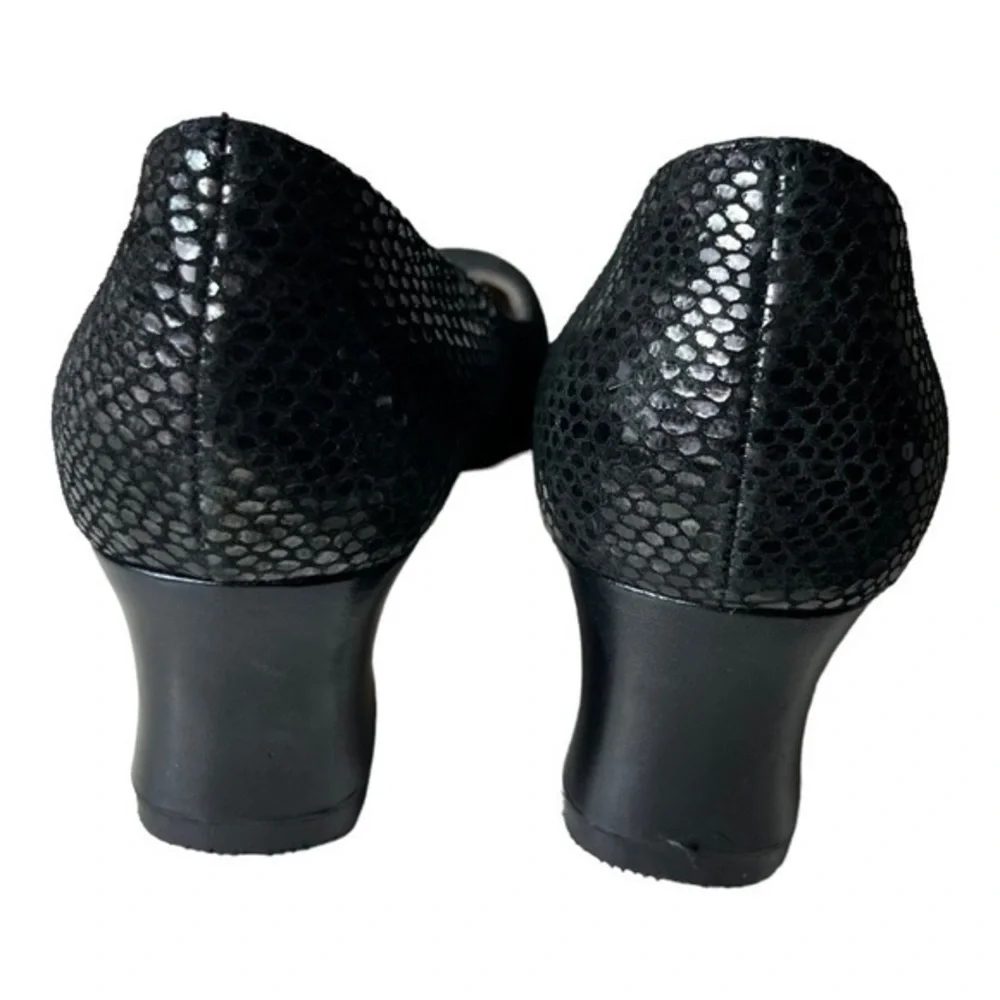 Joel Parker Black Snake Skin Vintage Block Heel pump Size 6AA